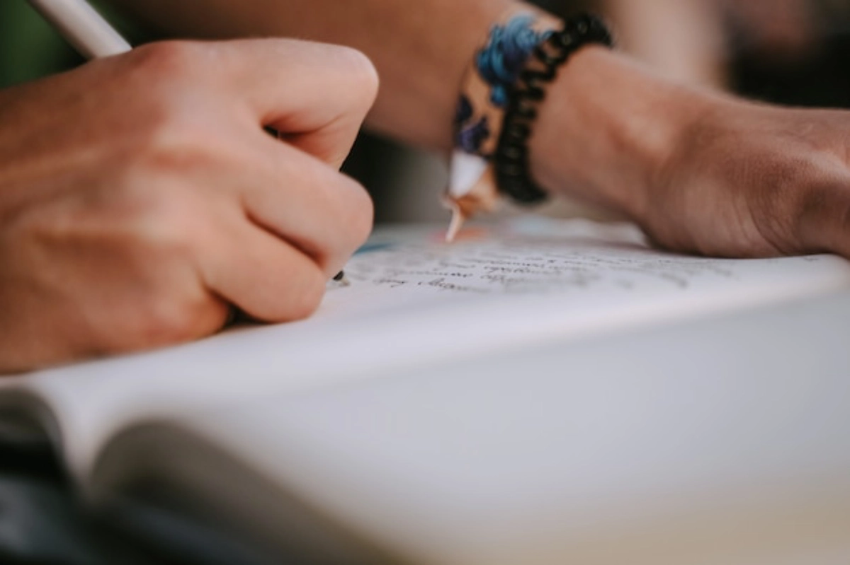 چطور باید خلاصه نویسی کنیم