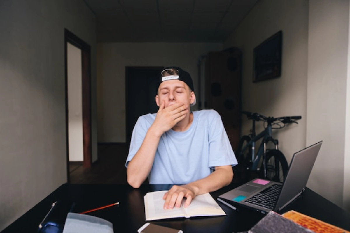 رفع خواب آلودگی هنگام درس خواندن