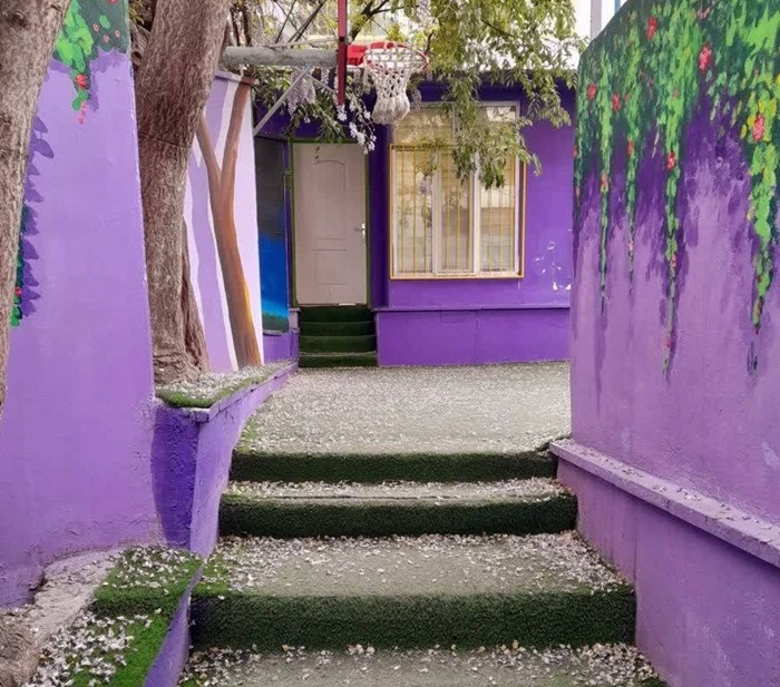 همه با هم زیر سایه جنگ؛ حیاط خالی نیاوران